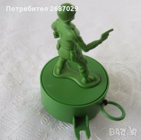 Играчка войник с пистолет и каска, Дисни, снимка 5 - Други - 31624047