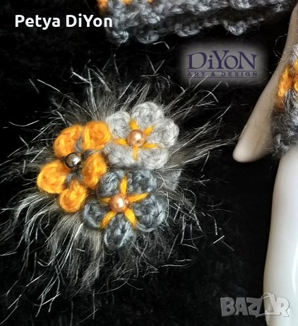 Плетен дамски комплект шапка ръкавици и брошка, снимка 3 - Шапки - 31872549