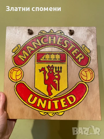 Лого на Манчестър Юнайтед - Гравирано и ръчно оцветено