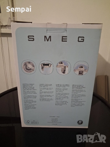 Цитрус преса Smeg нова,фабрично опакована, синя, снимка 3 - Сокоизстисквачки и цитрус преси - 52940090