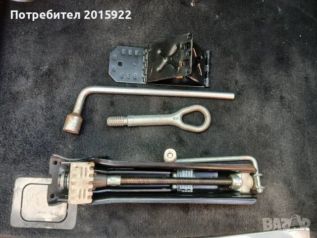 Оригинален крик ключ и кука за Mercedes  w211.w212-E-class.w203.w204.w205-C-class., снимка 2 - Аксесоари и консумативи - 55824454