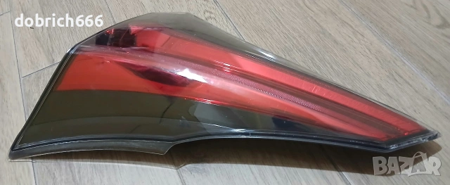 Десен стоп на багажника Toyota Rav4 4 2015-2017 Тойота Рав4 81580-42031, снимка 2 - Части - 53994236