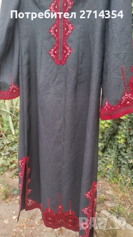 Стара дреха носия с  ръчно бродирани орнаменти , снимка 2 - Антикварни и старинни предмети - 51889559
