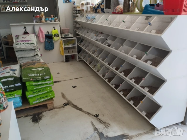 продавам оборудване за зоомагазин 