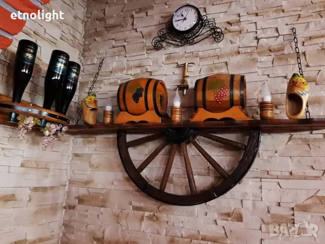 Рафт лампи с автентични реставрирани колела от каруца с ръчно изработени дървени чашки , снимка 9 - Лампи за стена - 49968895