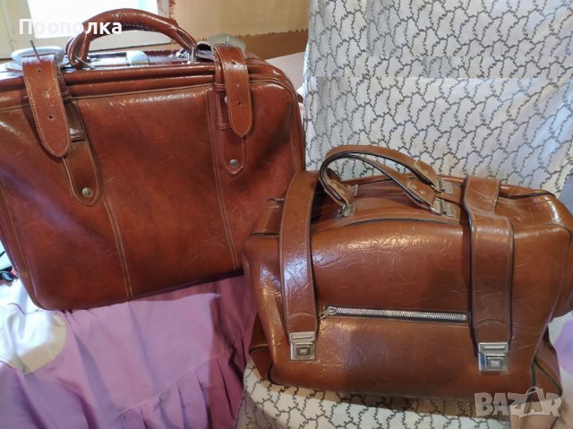 Красиви, впечатляващи, ретро куфар и пътна чанта