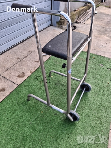 Проходилка за възрастни, снимка 2 - Ролатори - 52595609