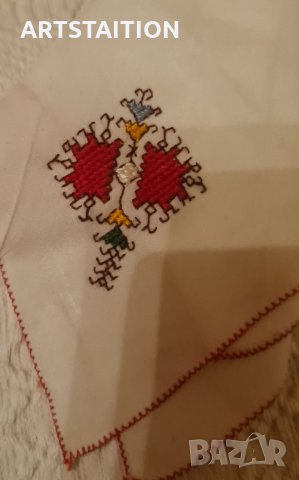 Ръчно бродирани кърпички, чехли, пантофки и каре, снимка 4 - Антикварни и старинни предмети - 35550708