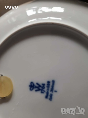 Две стар чинии порцелан, златен кант, маркирани 1764, снимка 6 - Чинии - 53131396