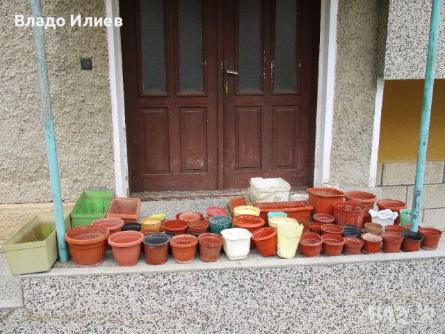 Саксии,сандъчета  и кашпи за цветя керамични и пластмасови употребявани