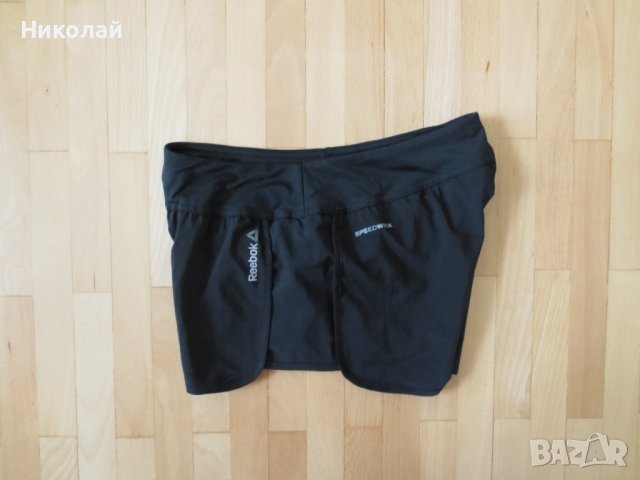 Reebok дамски шорти за бягане , снимка 2 - Къси панталони и бермуди - 37212650