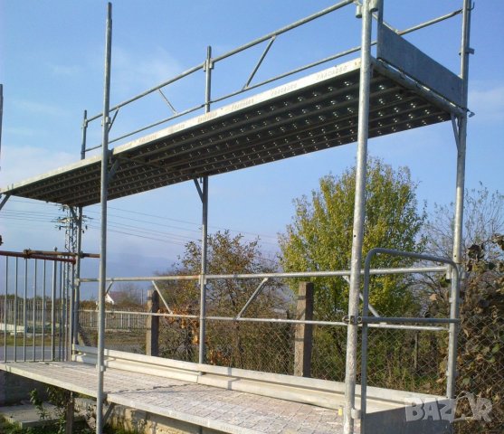 СКЕЛЕ под НАЕМ за Фасади- на Секции Рамково.... Скелето е метално Рамково