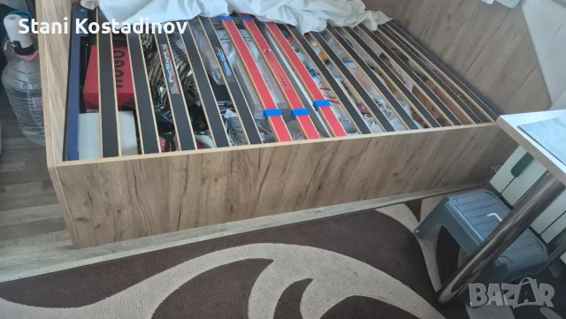 Легло с матрак и подрамник персон и половина