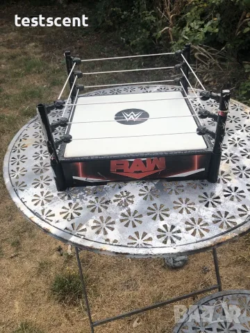 Ринг за кеч фигурки и играчки WWE WrestleMania Spring Loaded Wrestling Ring by Mattel – 14", снимка 2 - Фигурки - 56089583
