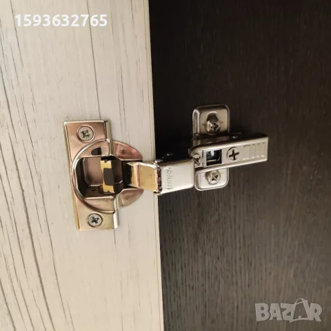 Италиански дизайнерски шкаф от MDF, снимка 4 - Шкафове - 56509575
