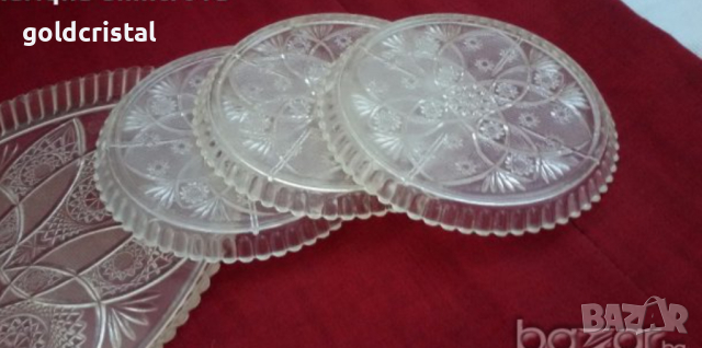 Ретро  пласмасови чинийки с два подноса, снимка 6 - Антикварни и старинни предмети - 18439476