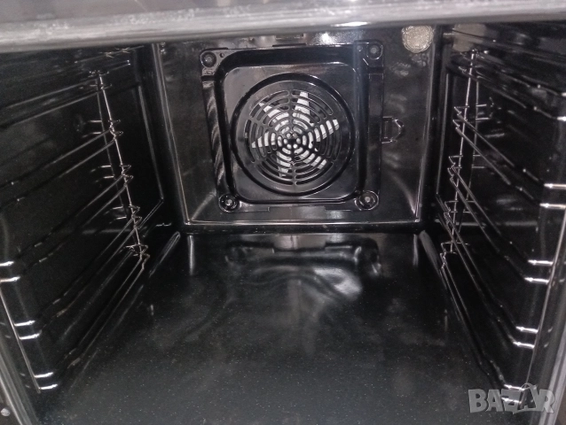 Като нова свободно стояща печка с керамичен плот Gram с две години гаранция!, снимка 3 - Печки, фурни - 52844230