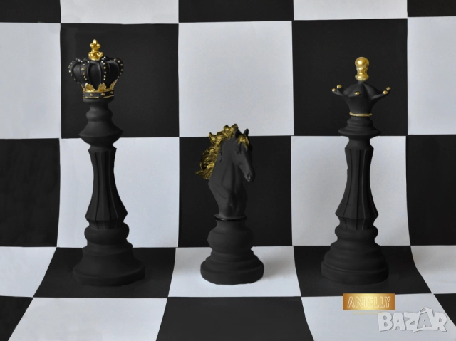 Голяма Черна Шахматна Фигура Царица / Изработена от Смола / Черен Мат със Златни Акценти 36 x 11 см., снимка 3 - Статуетки - 52411522