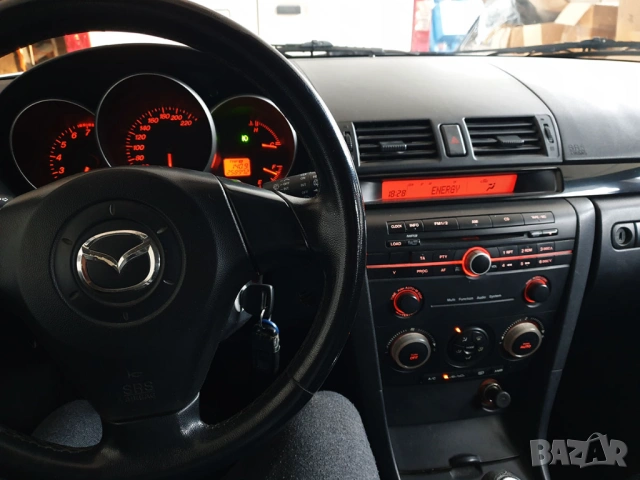 Продавам Mazda 3 1.6i 16V, 2005 г. регистрирана, газ/бензин, снимка 3 - Автомобили и джипове - 54095035
