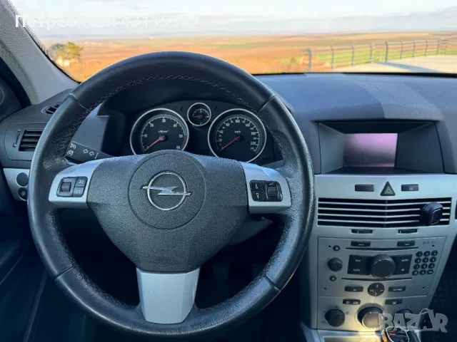 Opel Astra 1.7 CDTI, снимка 9 - Автомобили и джипове - 48115885