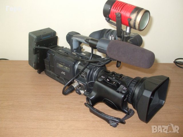 Продавам видео камера JVC GY-HD201E с аксесоари към нея, снимка 5 - Камери - 22312783