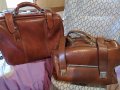 Красиви, впечатляващи, ретро куфар и пътна чанта