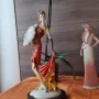 Дама с червена рокля и витрило , снимка 6