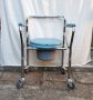 Продавам Комбиниран стол за тоалет и баня, сгъваем на колела, снимка 4