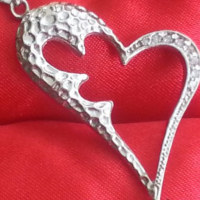 сребърен медальон сърце с циркони , снимка 1 - Колиета, медальони, синджири - 17306962
