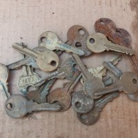 комплект от 20 броя стари ключове - бронзови , снимка 7 - Антикварни и старинни предмети - 36978522