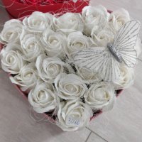 Кутия с рози , снимка 2 - Подаръци за жени - 39898838