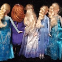 Оригинални пеещи кукли Disney Princess Hasbro с функции Замръзналото кралство Елза и Ана Frozen , снимка 2 - Кукли - 44246358