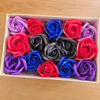 Квадратна картонена кутия с 15 бр сапунени рози , снимка 2 - Други - 44583112