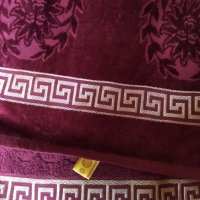 Червена хавлиена кърпа Versace, снимка 1 - Хавлиени кърпи - 30274390