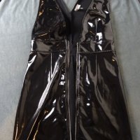 S/M Divided by H&M черна лачена/винил рокля с дълбоко деколте и цип отпред, снимка 13 - Рокли - 42588968