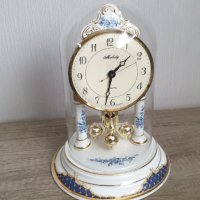 Стар юбилеен порцеланов кварцов часовник колба, снимка 1 - Антикварни и старинни предмети - 42793539