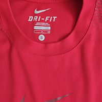 Nike червена тениска размер S, снимка 6 - Тениски - 36806201