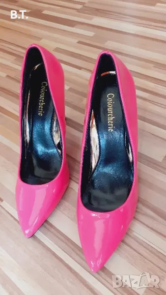 Продавам - Дамски лачени елегантни обувки - 35 номер, снимка 1