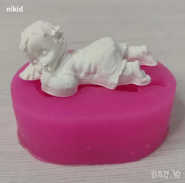 Момиче момиченце по корем бебе дете силиконов молд форма калъп фондан гипс пита украса декор, снимка 1