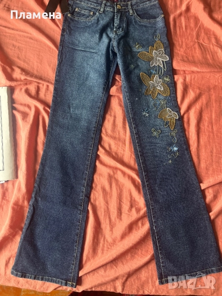 Нови дънки с бродерия размер 26 - подходящи и за дете , снимка 1