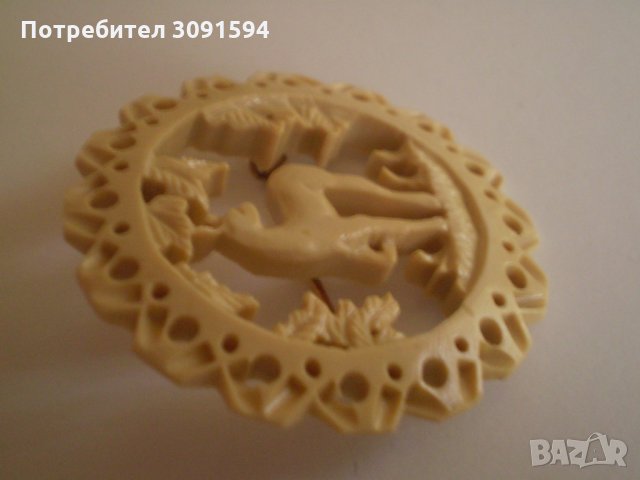 Стара брошка   изработена  от бакелит елен сърна, снимка 4 - Антикварни и старинни предмети - 35389400