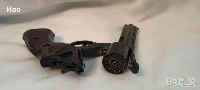 Колекционерски револвер с капси – реплика на Colt Python Magnum .357, снимка 7 - Колекции - 56516450