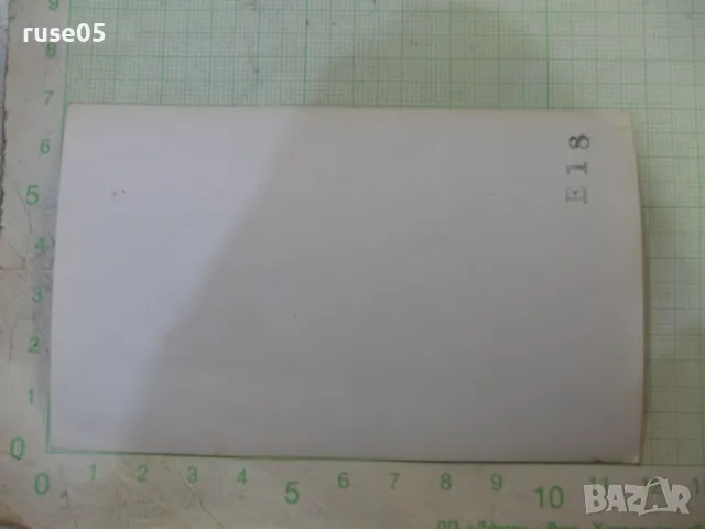 Снимка стара на мъж пред къща до колата, снимка 2 - Колекции - 48030955