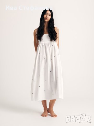Памучна бяла дълга рокля с бродирани акценти теменушки, снимка 1 - Рокли - 42305804