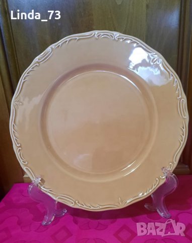 Порцеланови чинии за основно ястие - плитки. Цвят - капучино. Маркирани - Treviso Italy., снимка 1