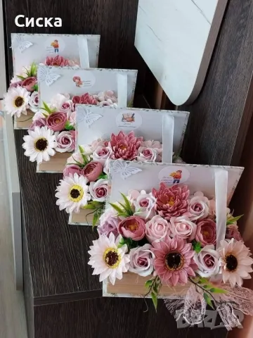 Кутия книга📖 със сапунени цветя подходяща за учители📚 и за всеки ваш специален повод, снимка 5 - Подаръци за жени - 40950776