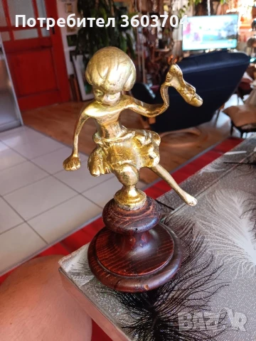 малка статуя