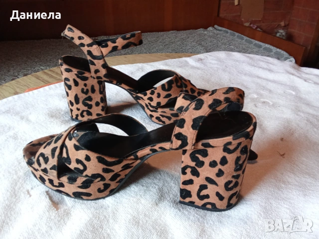  Продавам дамски официални,  много елегантни обувки, висок ток