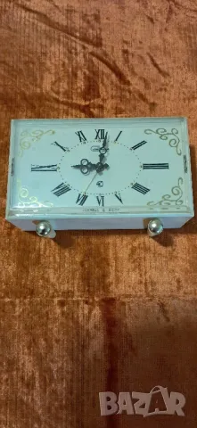 Стар настолен часовник 