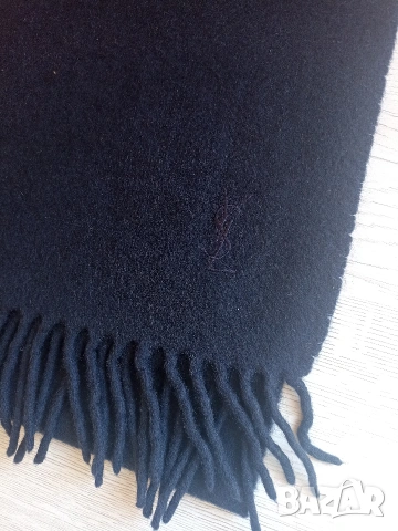 Дамски шал Yves Saint Laurent, снимка 2 - Шалове - 53151211